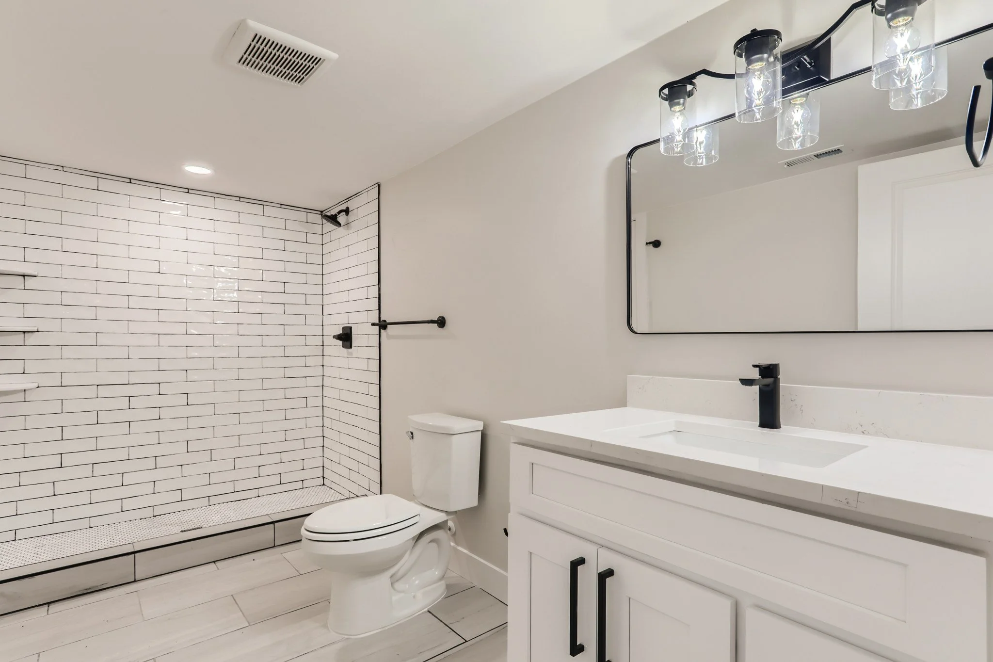 33 Bathroom.jpg