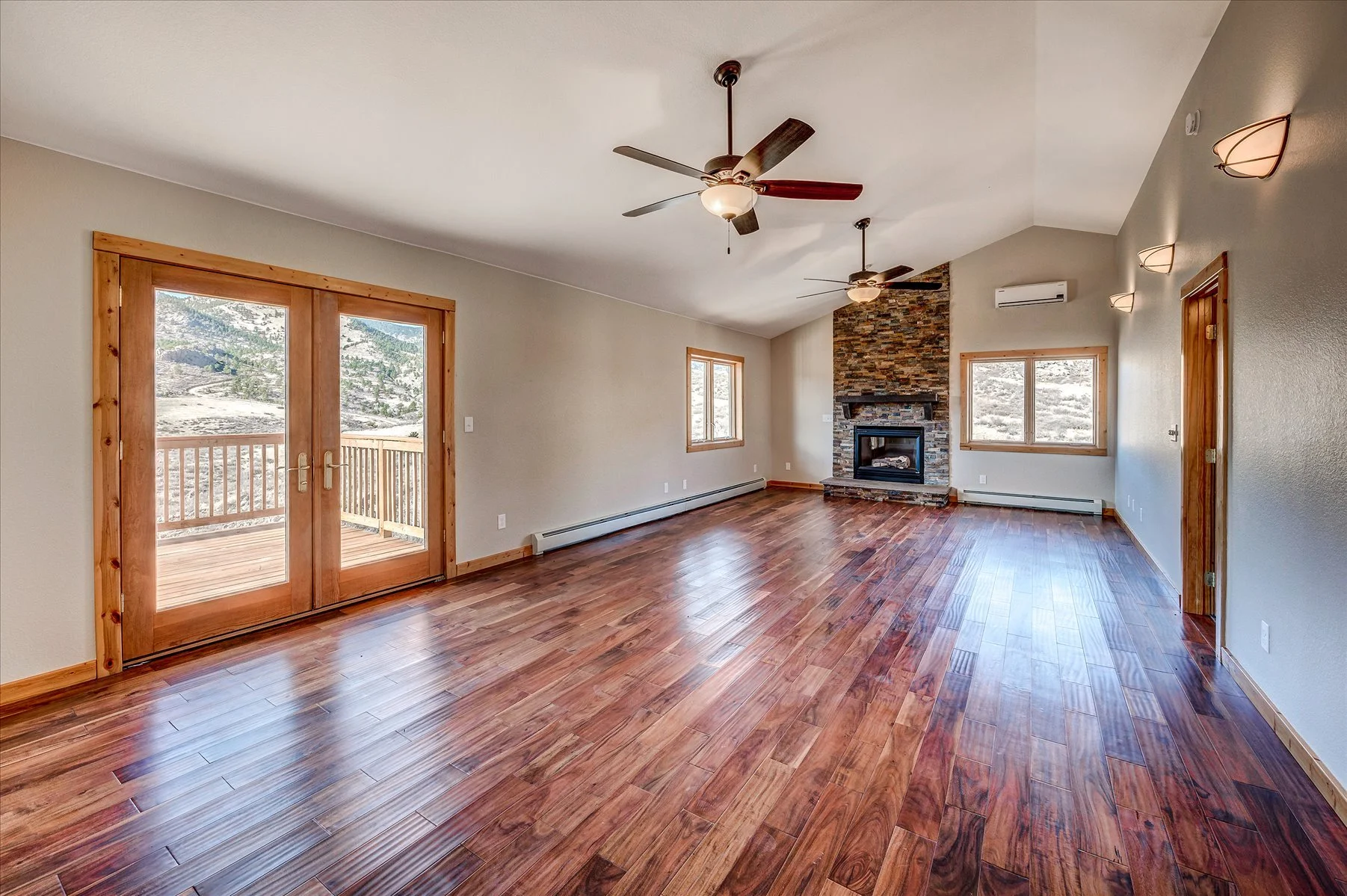 27-Master Bedroom.jpg