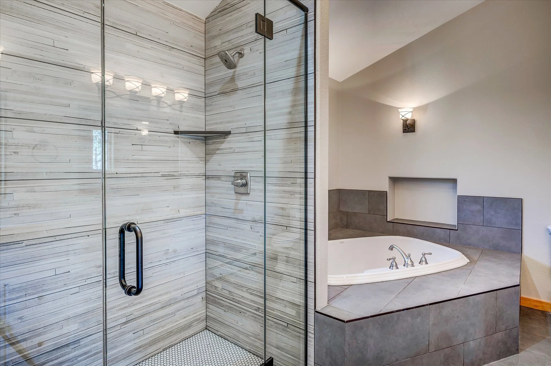 29-Master Bath.jpg