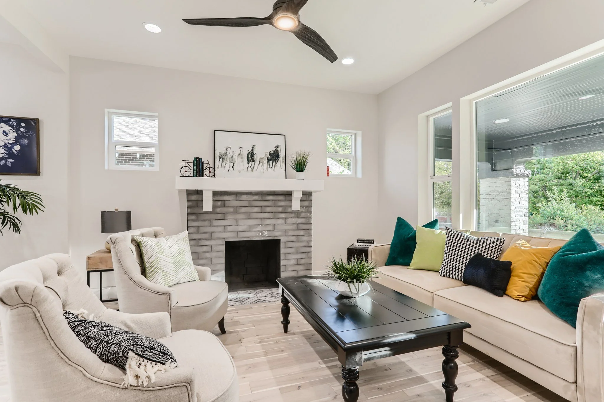 10 Living Room.jpg