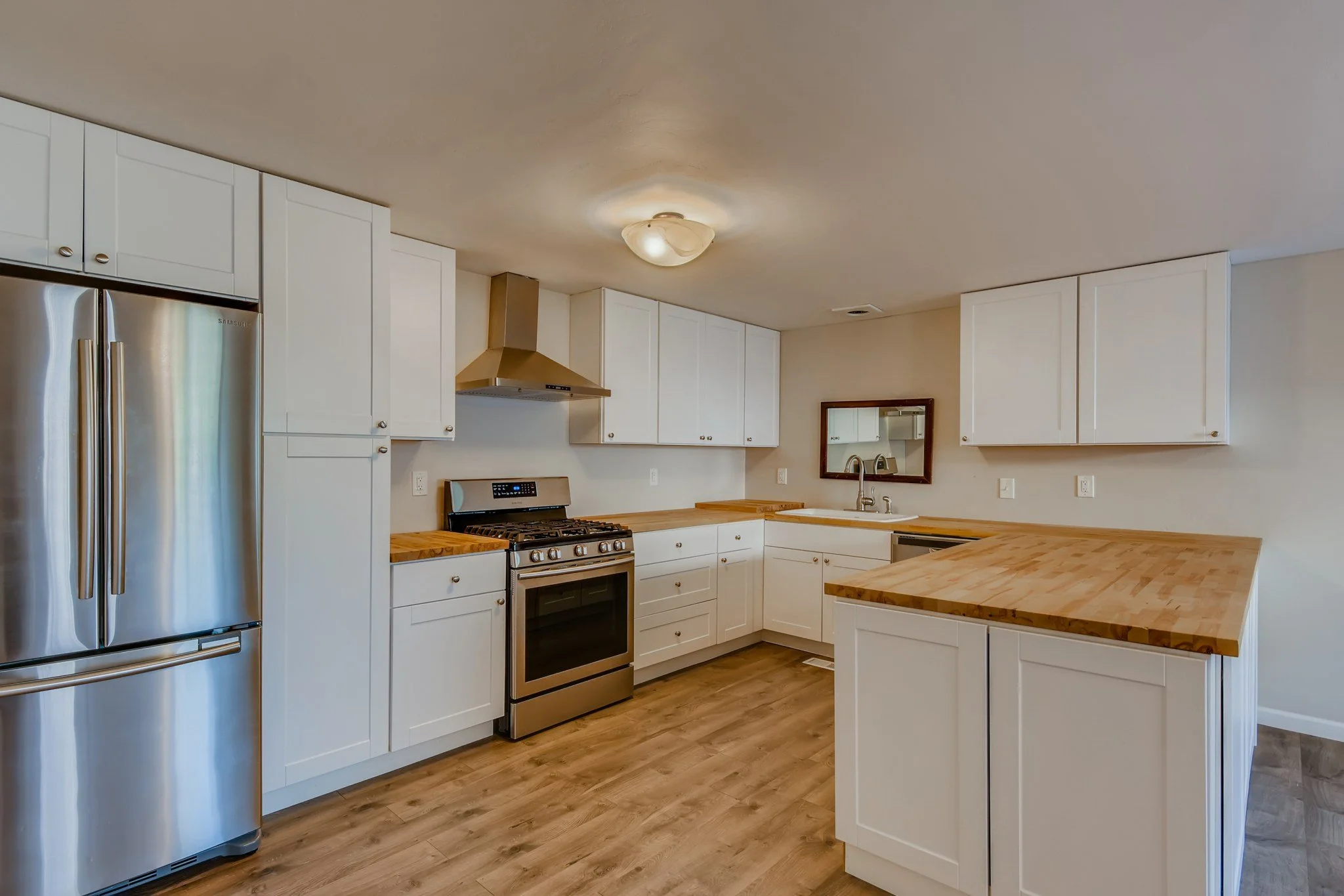 10 Kitchen.jpg