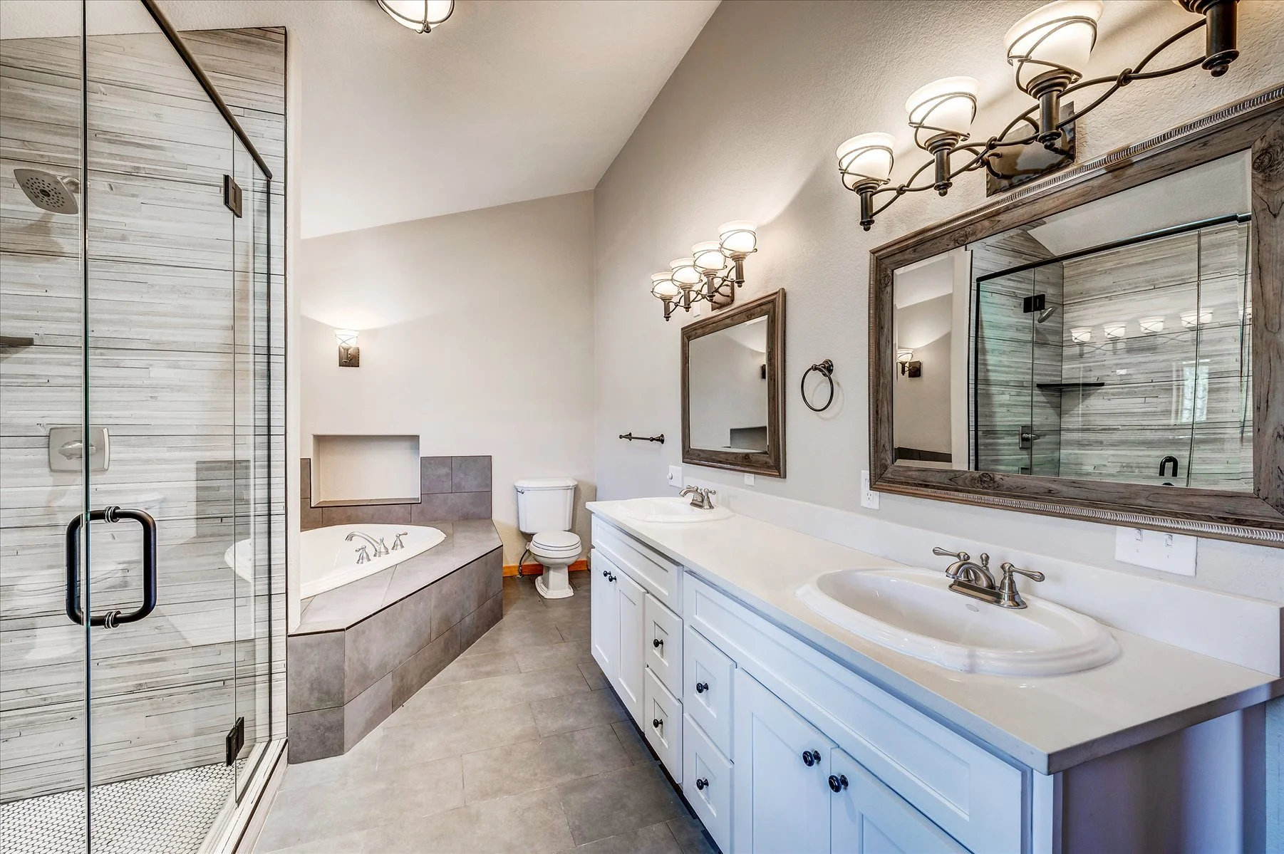 28-Master Bath.jpg
