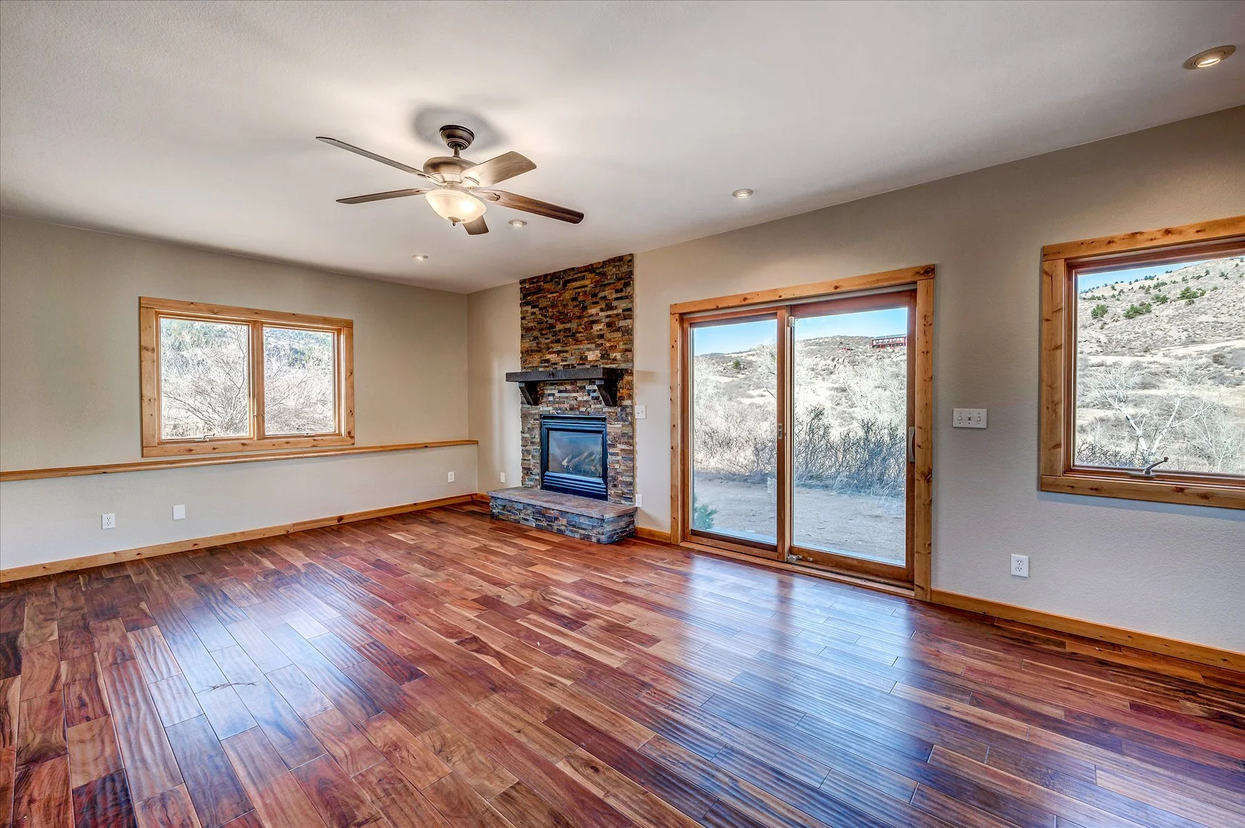 25-Family Room.jpg