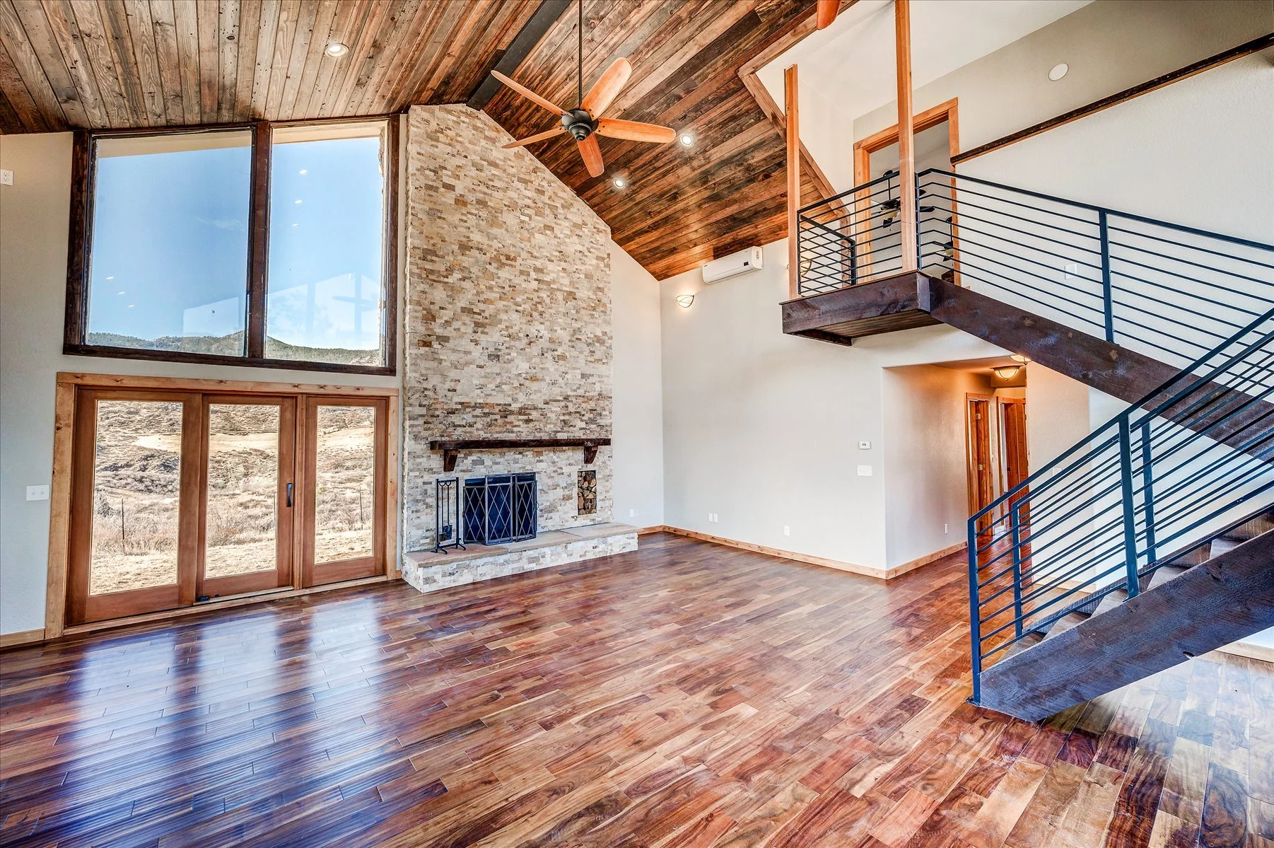 08-Living Room.jpg