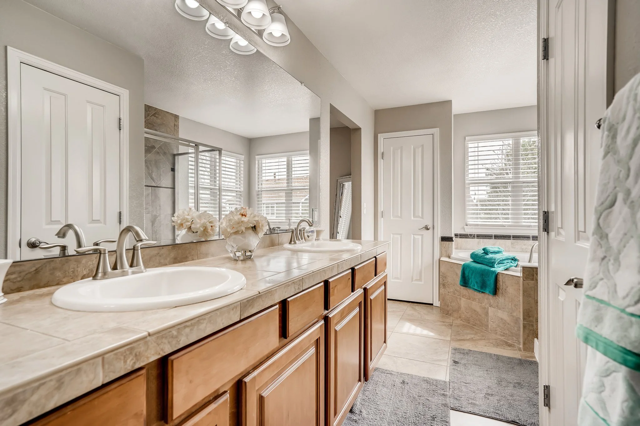 7752 E 131st Place Thornton CO - MLS Sized - 018 - 19 2nd Floor Primary Bathroom.jpg