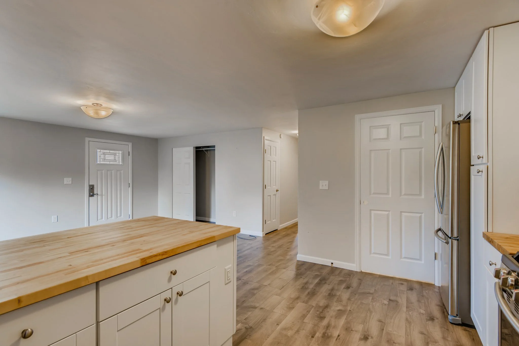 14 Kitchen.jpg