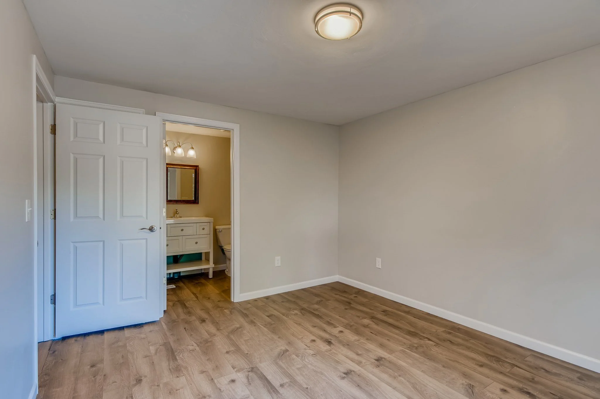 18 Primary Bedroom.jpg