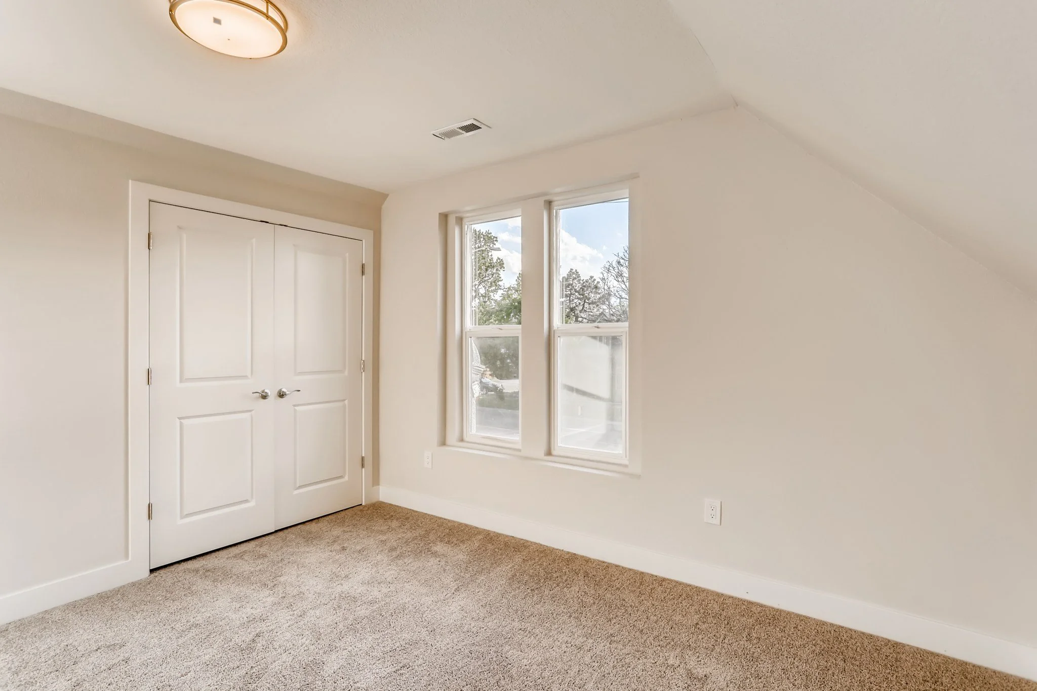 33 2nd Floor Bedroom.jpg