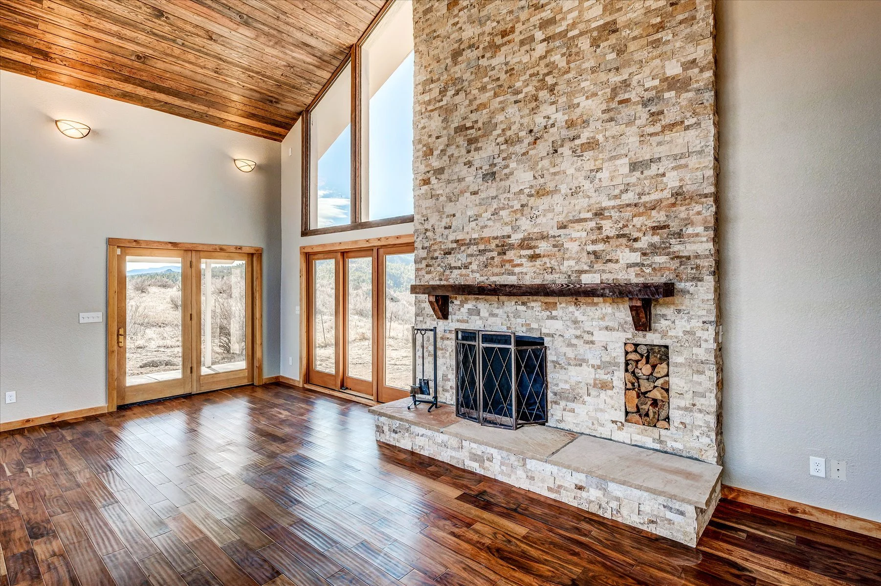 12-Living Room.jpg