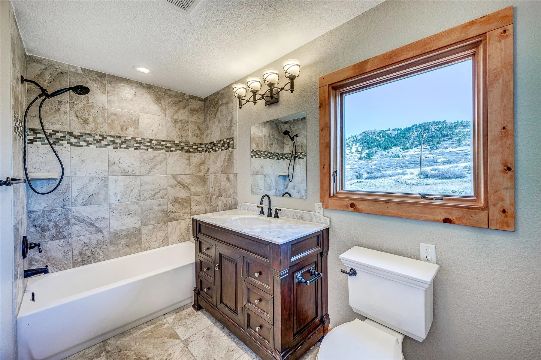 20-Bathroom.jpg