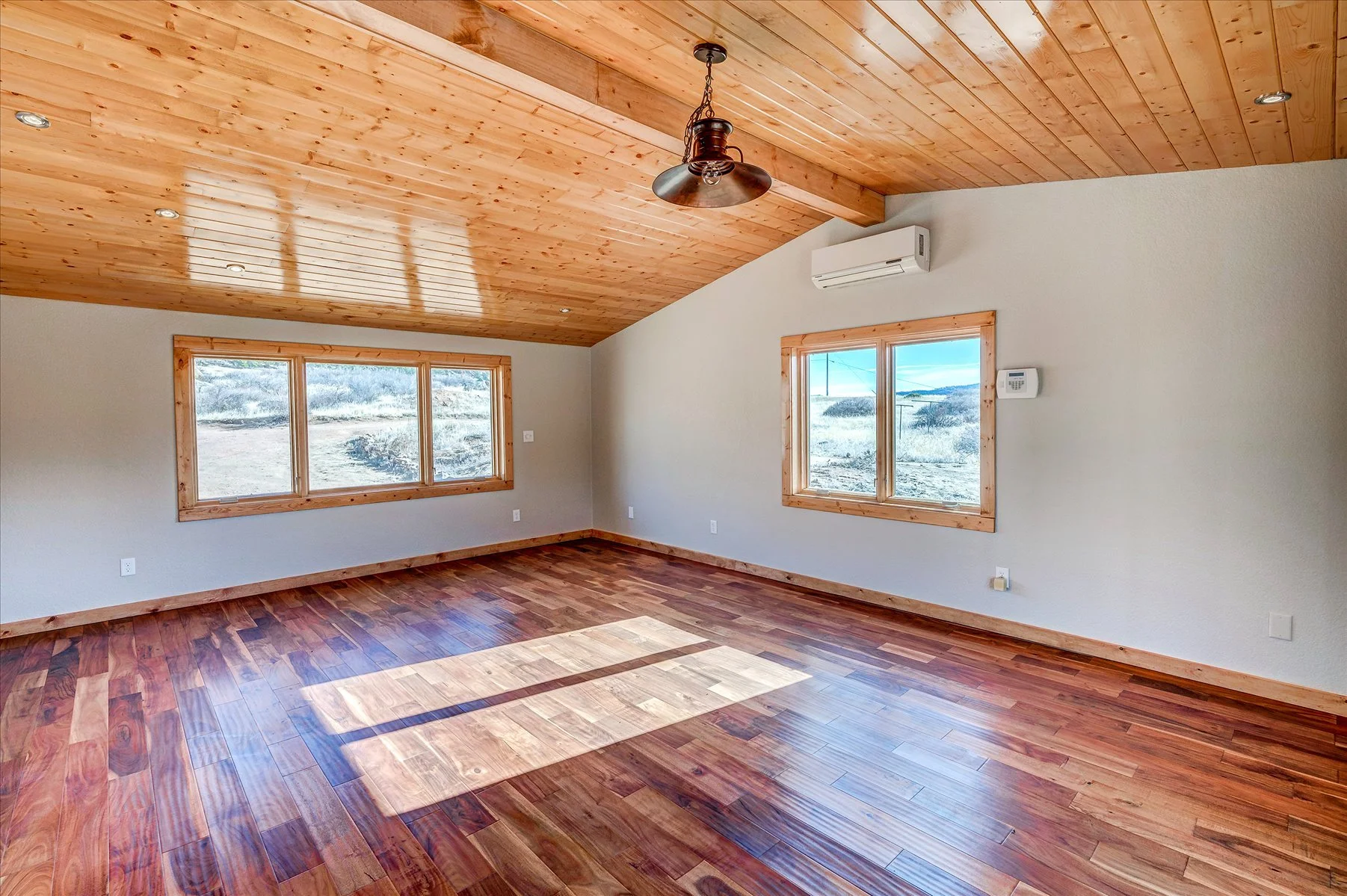 19-Dining Room.jpg