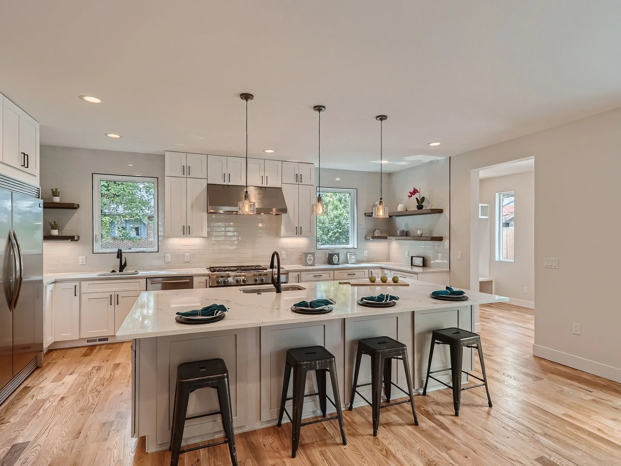 12 Kitchen.jpg