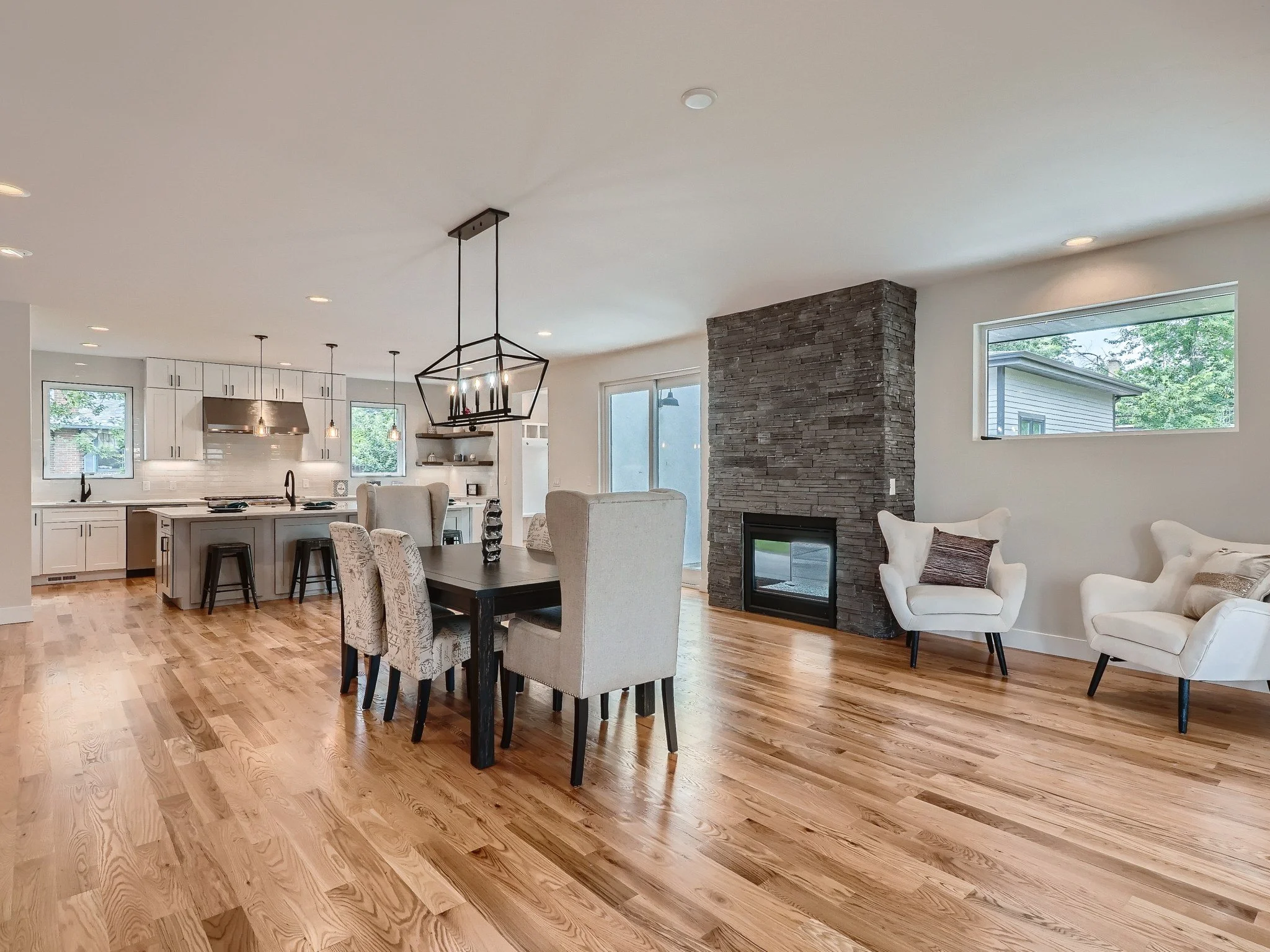 09 Dining Room.jpg