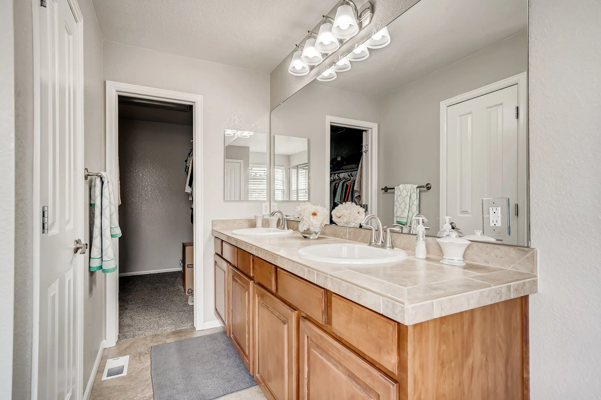 7752 E 131st Place Thornton CO - MLS Sized - 017 - 18 2nd Floor Primary Bathroom.jpg