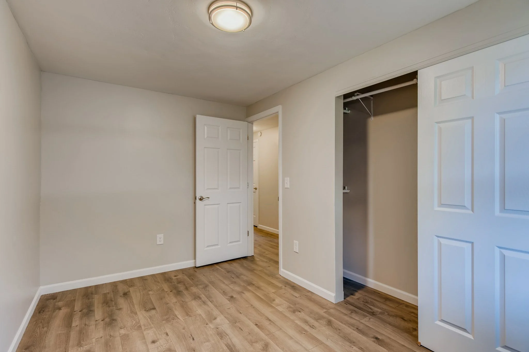 21 Bedroom.jpg