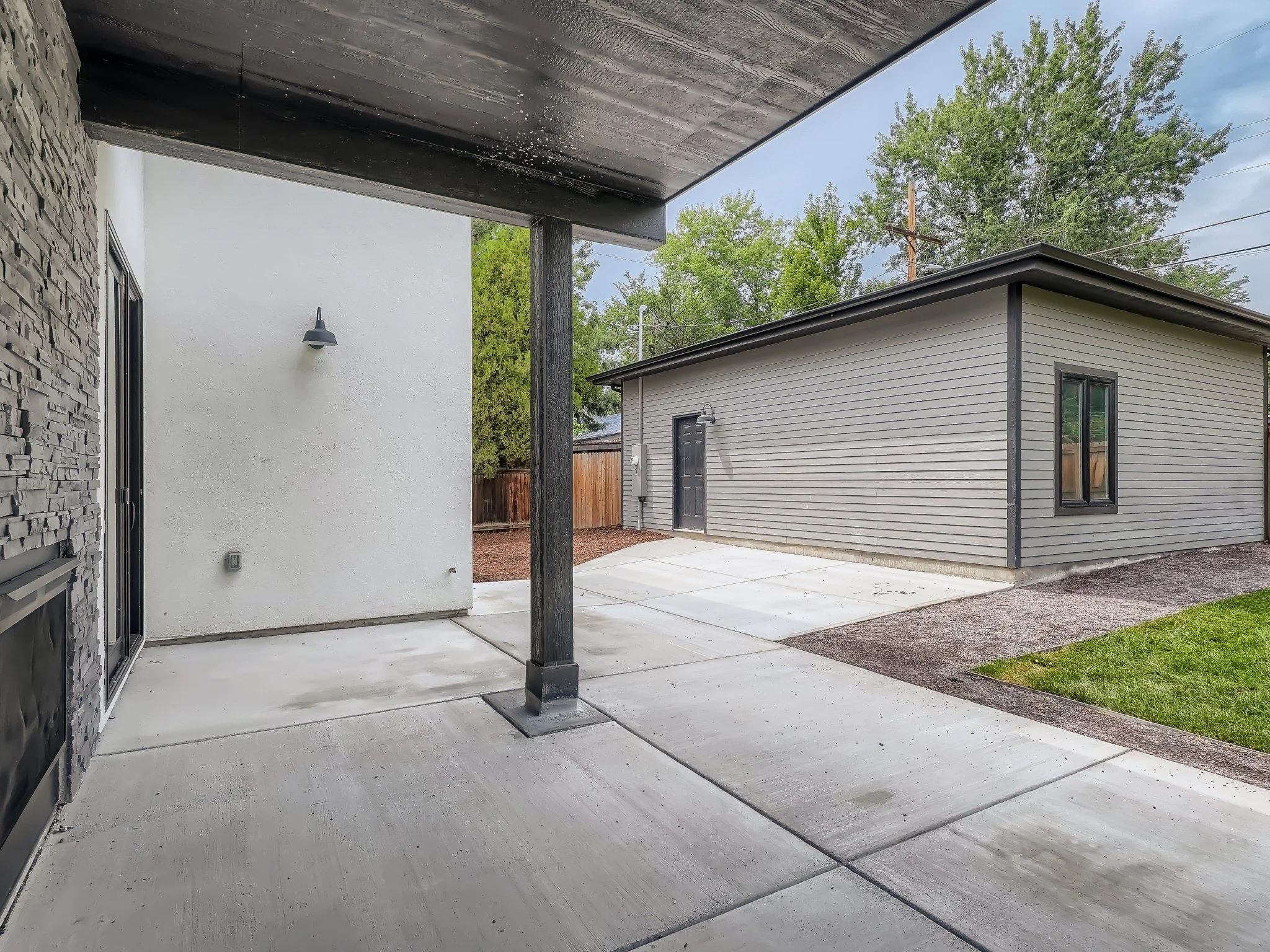 39 Patio.jpg