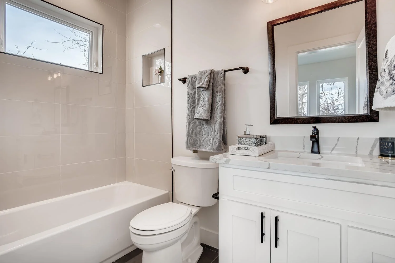 2916 Birch Street Denver CO-large-023-025-2nd Floor Bathroom-1500x1000-72dpi.jpg