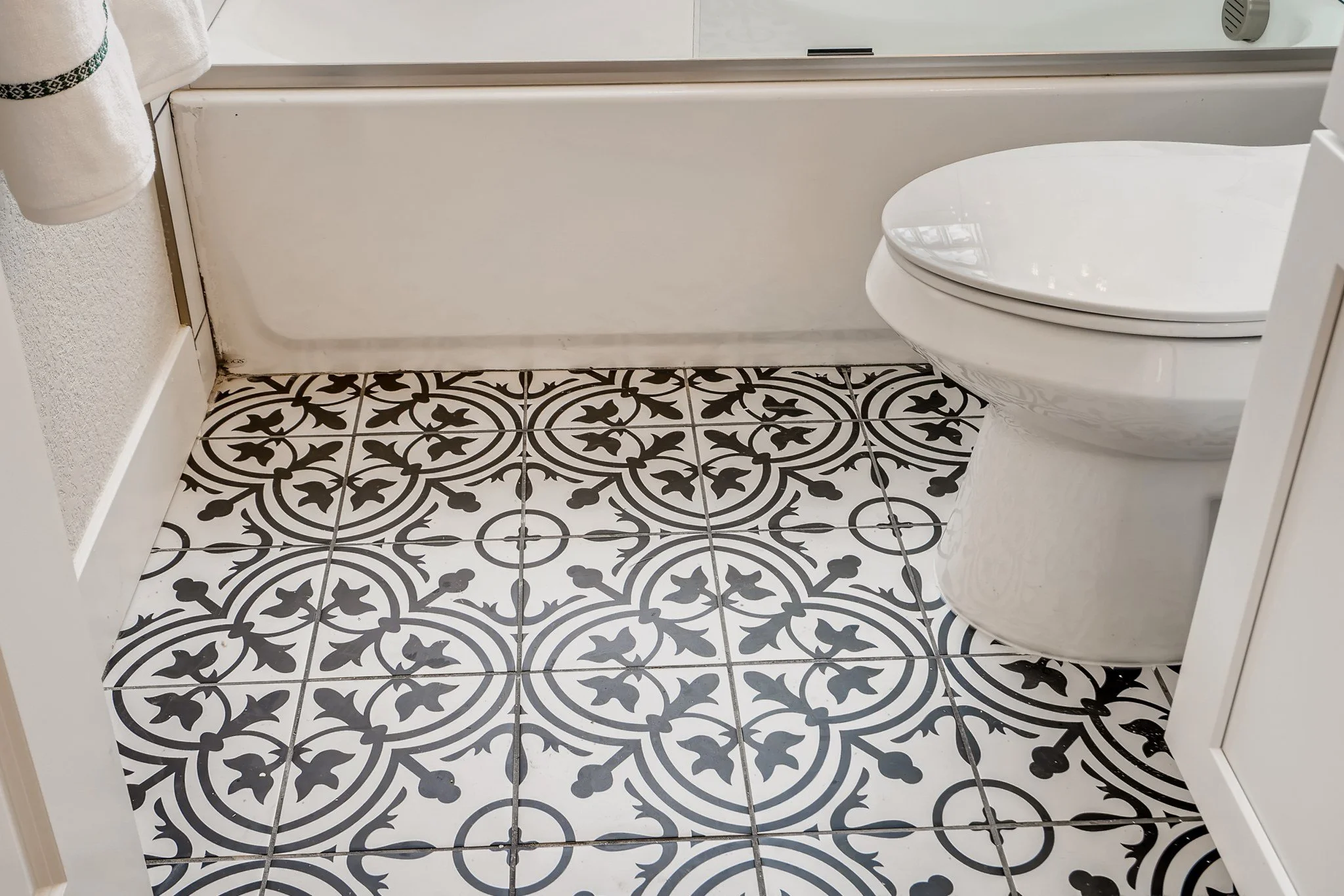 27 Bathroom Detail.jpg