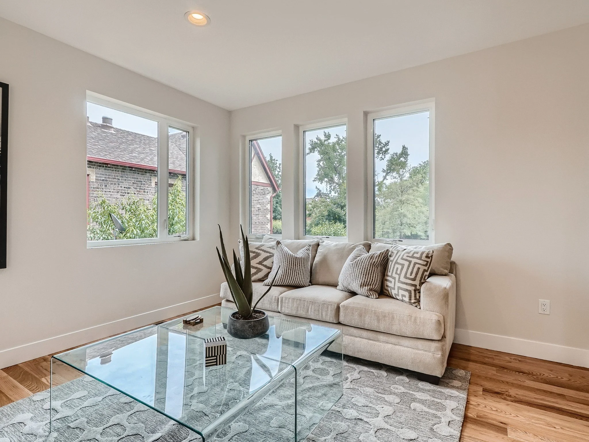 07 Living Room.jpg