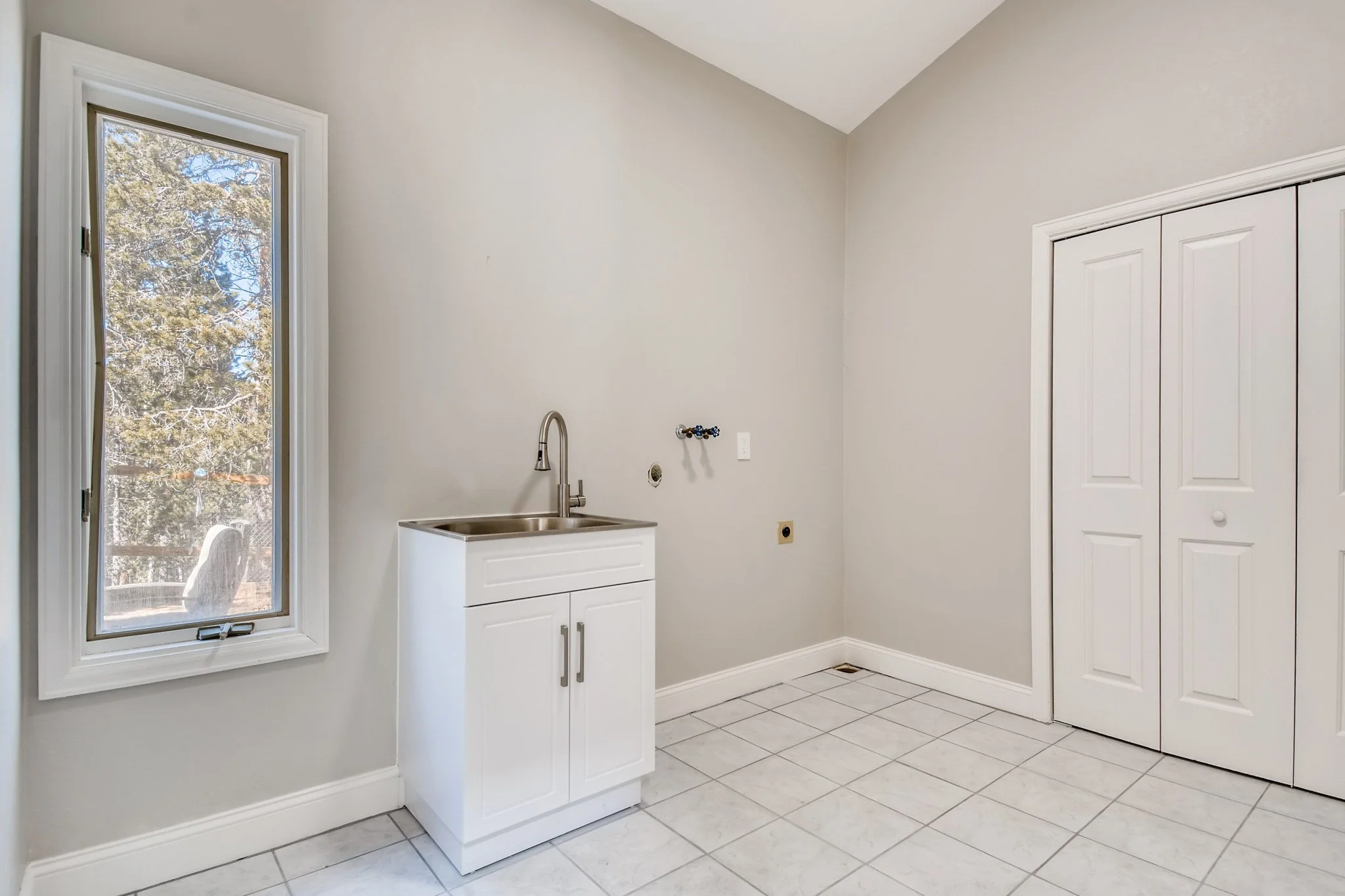 27732 Squaw Pass Rd Evergreen CO - MLS Sized - 028 - 35 Laundry Room.jpg