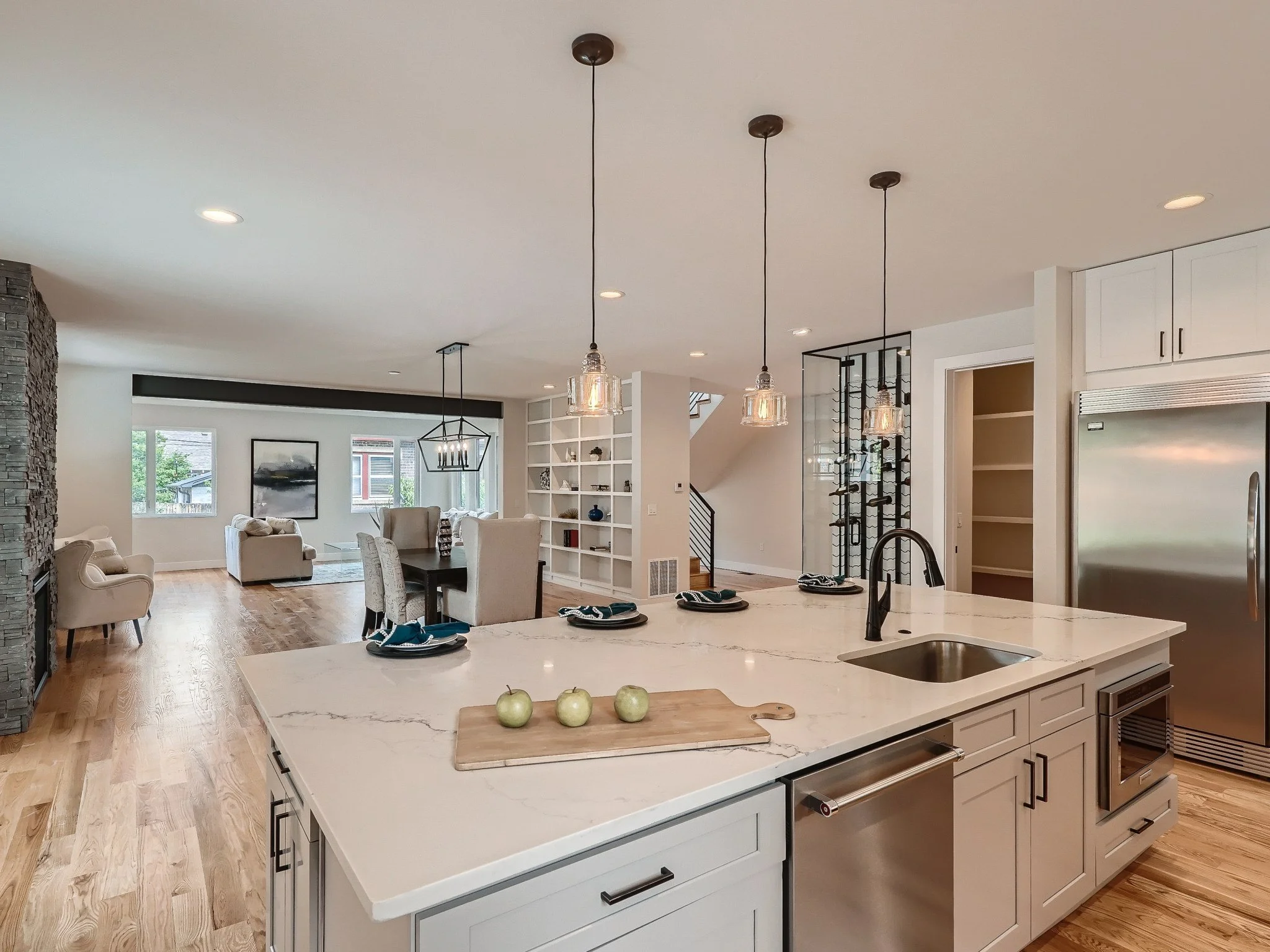 14 Kitchen.jpg