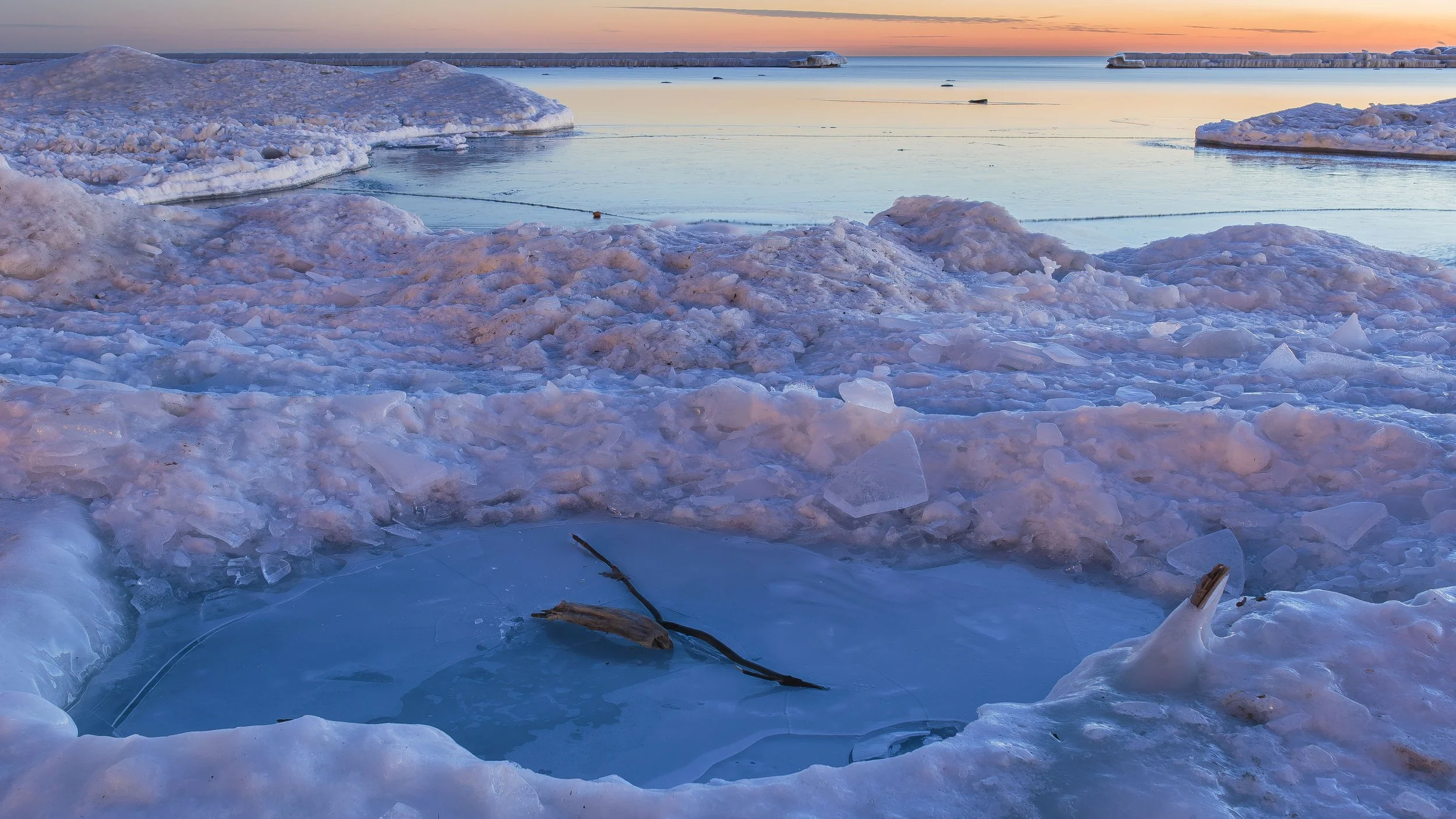 IMG_4548frozenlakeshore.jpg