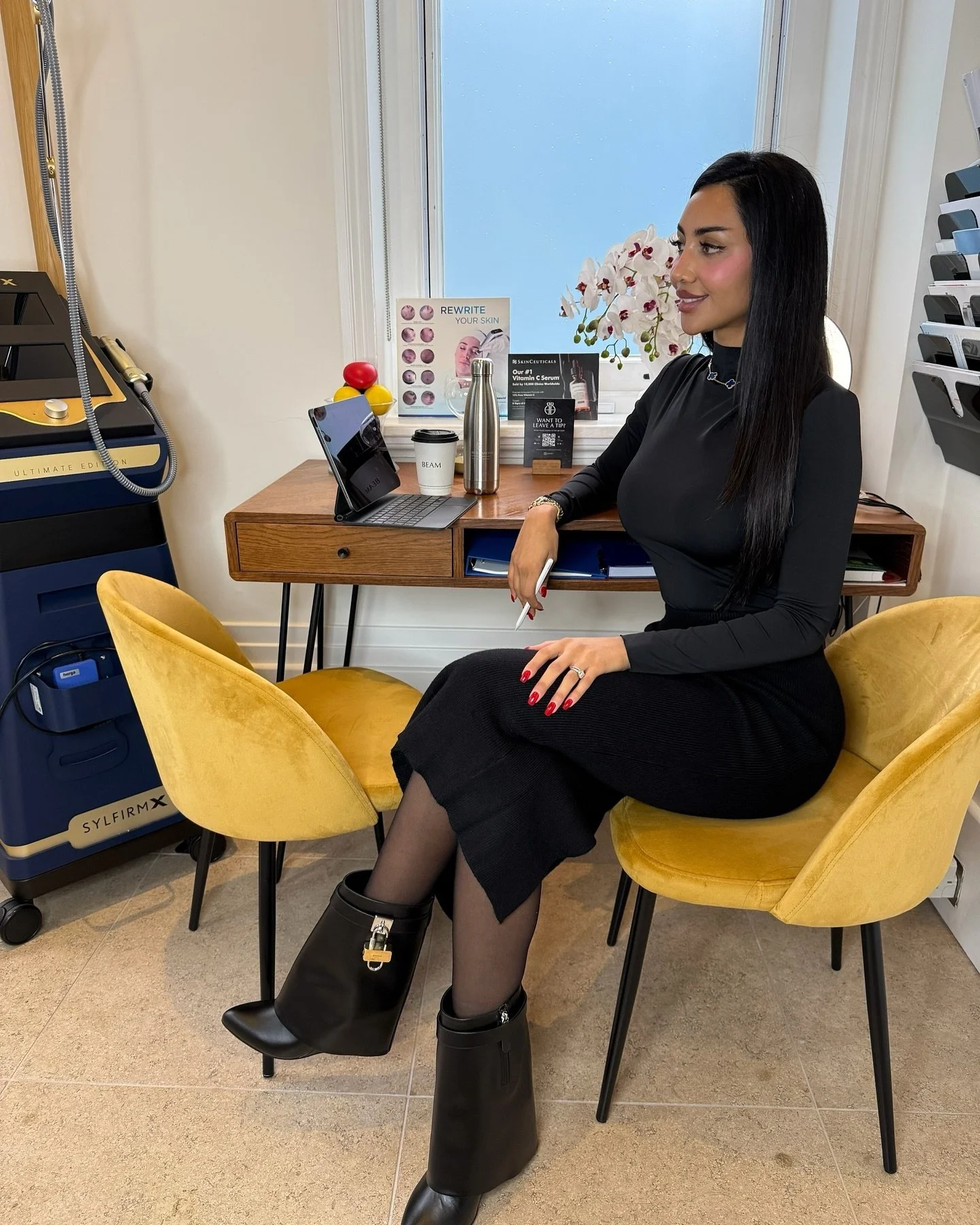 A little introduction to my self for a lot of followers who may not know me. I am a dentist by background and I have 7 years of experience in facial aesthetics whilst also having completed a fellowship in facial aesthetics. I work at a number of loca