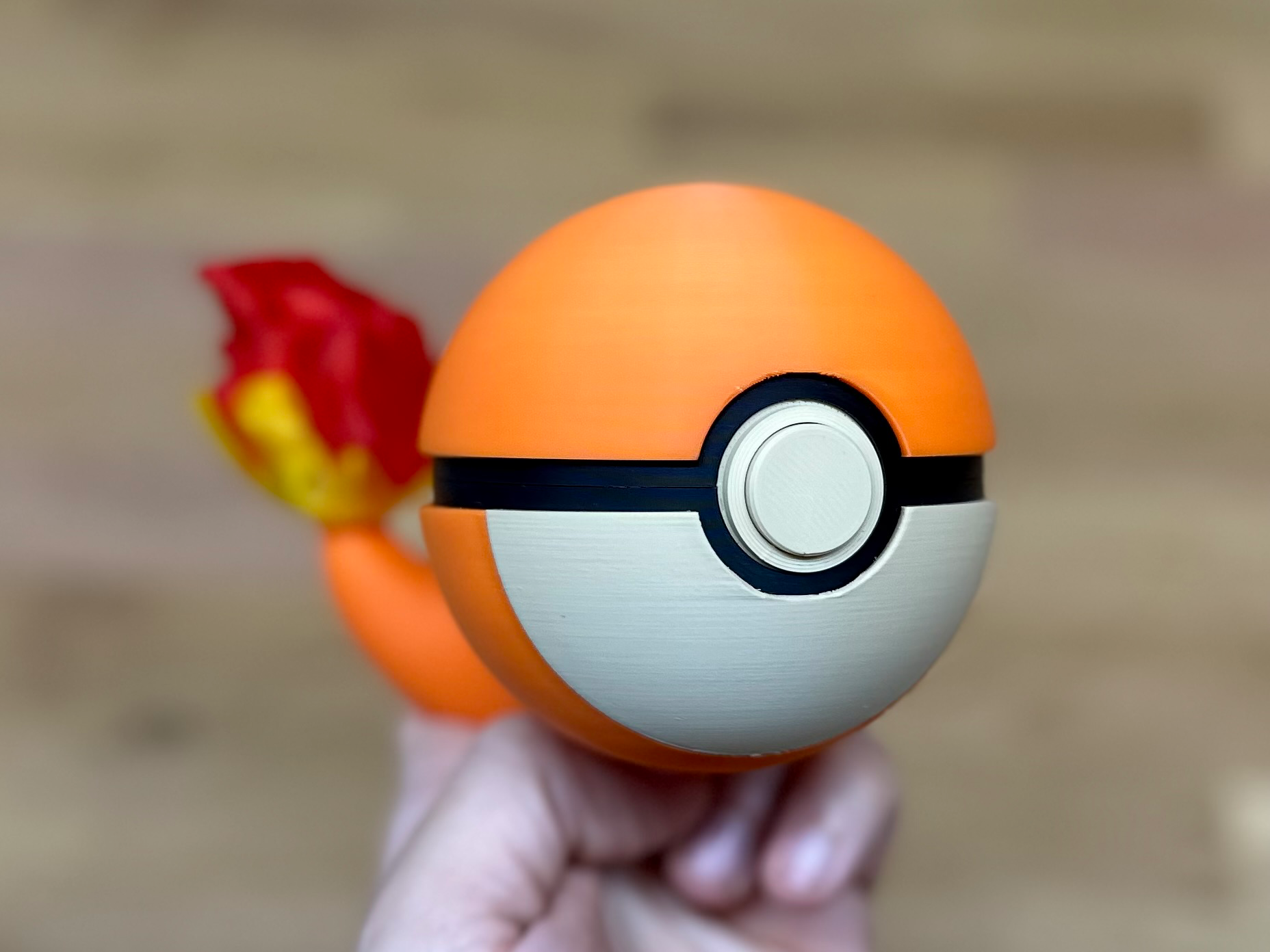 #0004 Charmander Ball