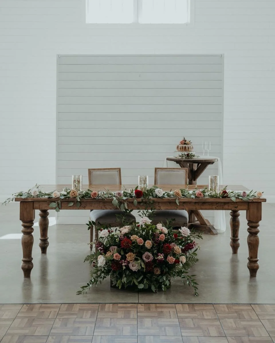 This autumn colored head table design is a dream 😍

📸: @danilangphoto 

#EventVenue #WeddingVenue #Venuelnspiration #SpecialEvents #ElegantVenues #VenueGoals #WeddingDreams #RusticWeddingVenue #LuxuryWeddings #WeddingPlanning #SaylDo #Bridallnspo #