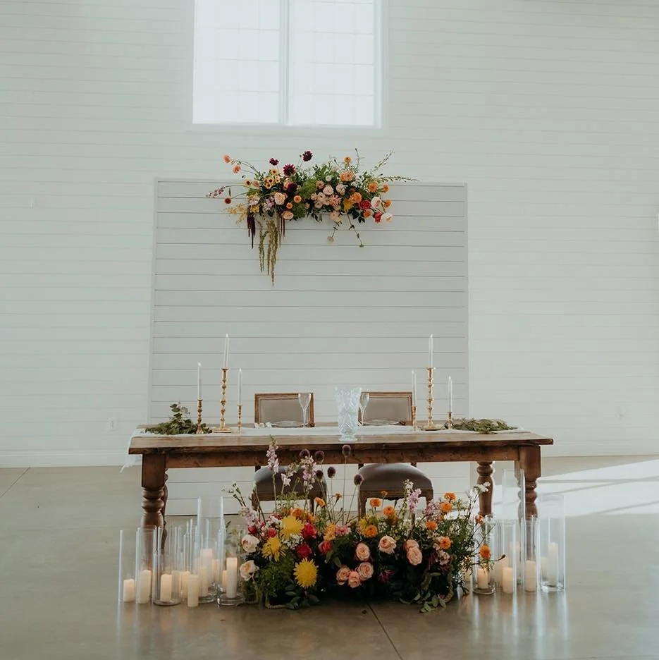 Stunning head table in our favorite space 🤩

📸: @hunternlangphoto 

#EventVenue #WeddingVenue #Venuelnspiration #SpecialEvents #ElegantVenues #VenueGoals #WeddingDreams #RusticWeddingVenue #LuxuryWeddings #WeddingPlanning #SaylDo #Bridallnspo #Wedd