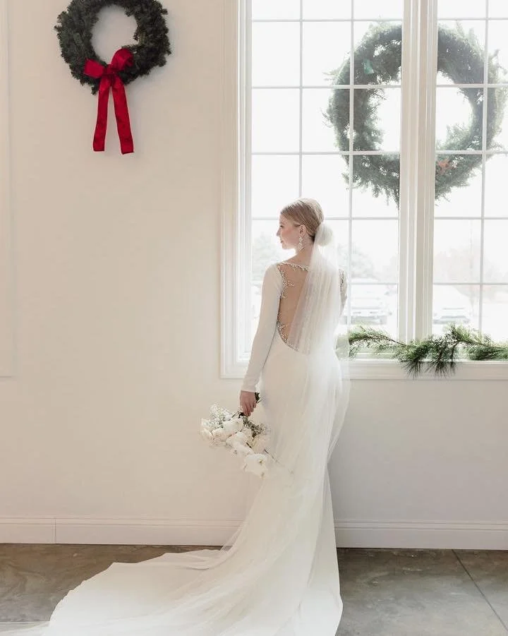 The most wonderful time of the year is here! This holiday themed wedding will always be a source of Christmas inspiration ✨&hearts;️

📸: @kelseyreneephoto 

#EventVenue #WeddingVenue #Venuelnspiration #SpecialEvents #ElegantVenues #VenueGoals #Weddi
