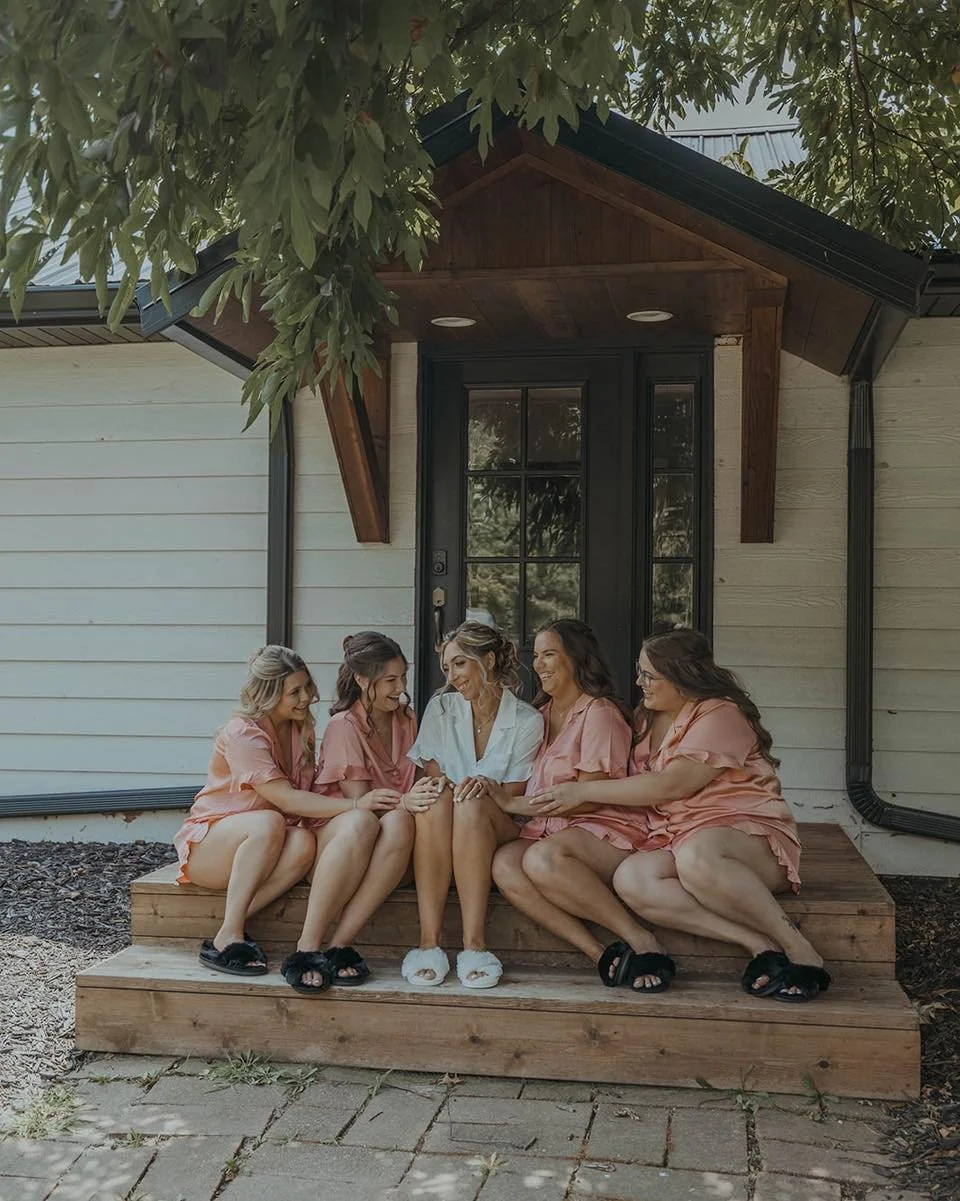 The morning spent right &mdash; cherish the sweet memories of your getting ready time with your closest friends and family in our cozy bridal suite! 💕🎀

📸: @bseringphotography 

#EventVenue #WeddingVenue #Venuelnspiration #SpecialEvents #ElegantVe