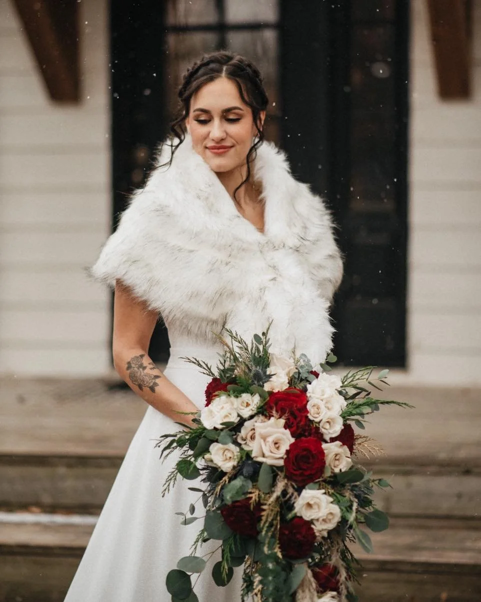 Fully embracing a classic holiday color scheme and we couldn&rsquo;t be more obsessed!! &hearts;️💚

📸: @natasha_sebens_photography 

#EventVenue #WeddingVenue #Venuelnspiration #SpecialEvents #ElegantVenues #VenueGoals #WeddingDreams #RusticWedding