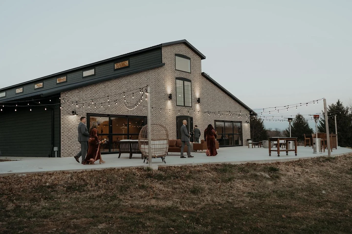 Just admiring our favorite place 🤩

📸: @hunternlangphoto 

#EventVenue #WeddingVenue #Venuelnspiration #SpecialEvents #ElegantVenues #VenueGoals #WeddingDreams #RusticWeddingVenue #LuxuryWeddings #WeddingPlanning #SaylDo #Bridallnspo #WeddingVibes 