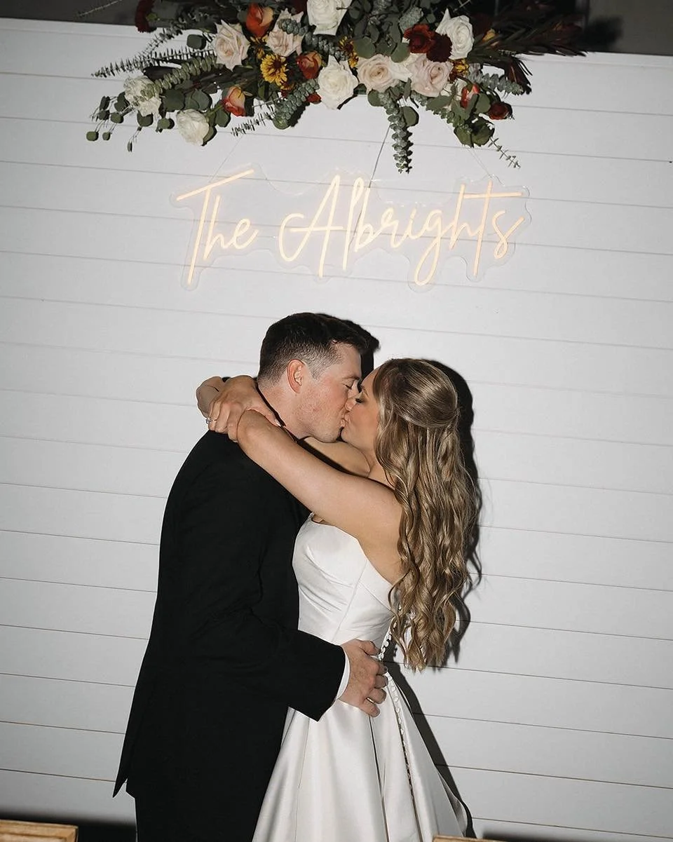 Cheers to the Albright&rsquo;s 🥂✨ Such a sweet couple + beautiful day!

📸: @kaileemariephotography 

#EventVenue #WeddingVenue #Venuelnspiration #SpecialEvents #ElegantVenues #VenueGoals #WeddingDreams #RusticWeddingVenue #LuxuryWeddings #WeddingPl