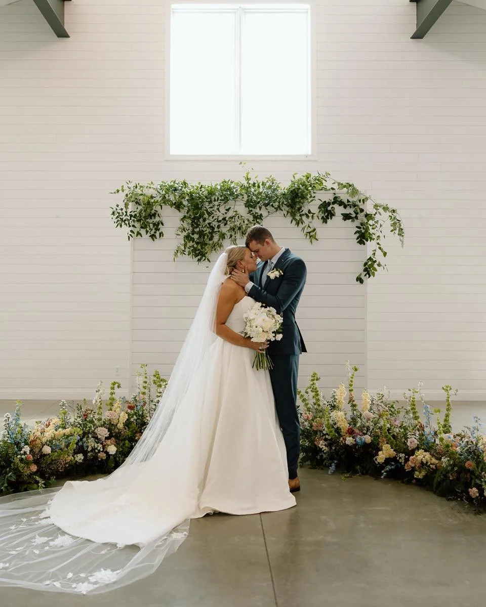 A classic romance 💌

📸: @ericamatlockphoto 

#EventVenue #WeddingVenue #Venuelnspiration #SpecialEvents #ElegantVenues #VenueGoals #WeddingDreams #RusticWeddingVenue #LuxuryWeddings #WeddingPlanning #SaylDo #Bridallnspo #WeddingVibes #LocalLove #Sm