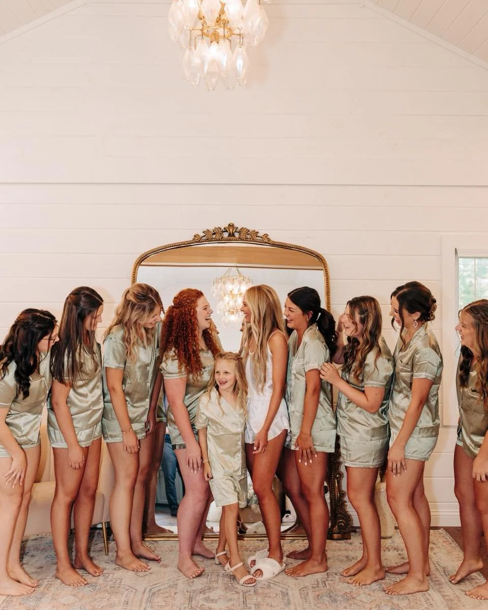 No jokes! Just feeling all the joy with this fun girls crew in our favorite place 💗

📸: @erinjuddphotography 

#EventVenue #WeddingVenue #Venuelnspiration #SpecialEvents #ElegantVenues #VenueGoals #WeddingDreams #RusticWeddingVenue #LuxuryWeddings 