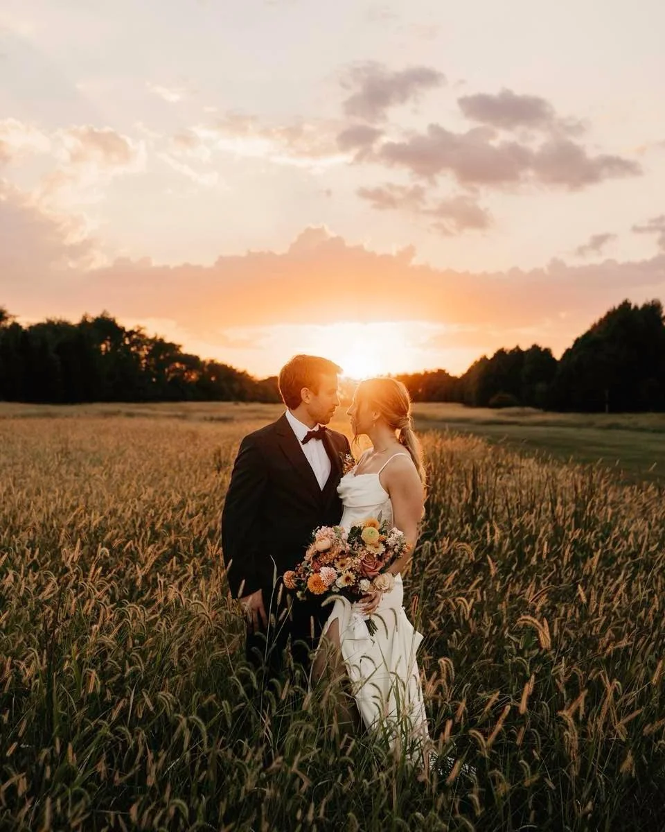 This is what golden hour dreams are made of 🤩🌅

📸: @tommyjo.co 

#EventVenue #WeddingVenue #Venuelnspiration #SpecialEvents #ElegantVenues #VenueGoals #WeddingDreams #RusticWeddingVenue #LuxuryWeddings #WeddingPlanning #SaylDo #Bridallnspo #Weddin