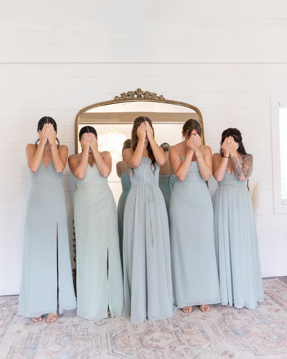 Something blue and waiting to see you &mdash; what a special bridal party first look moment! 💙

📸: @nickilynn.photography 

#EventVenue #WeddingVenue #Venuelnspiration #SpecialEvents #ElegantVenues #VenueGoals #WeddingDreams #RusticWeddingVenue #Lu