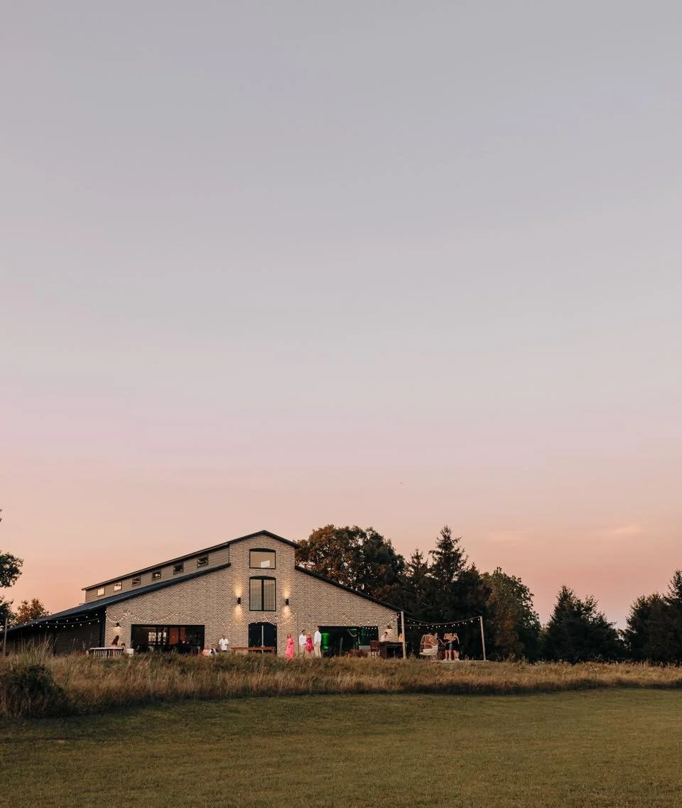 May is here, which means wedding season is here! 💍 We wanted to kick off the season with a few posts featuring our beautiful spaces. Starting with our outdoor patio: our brides love having this outdoor space for their guests to spread out and enjoy 