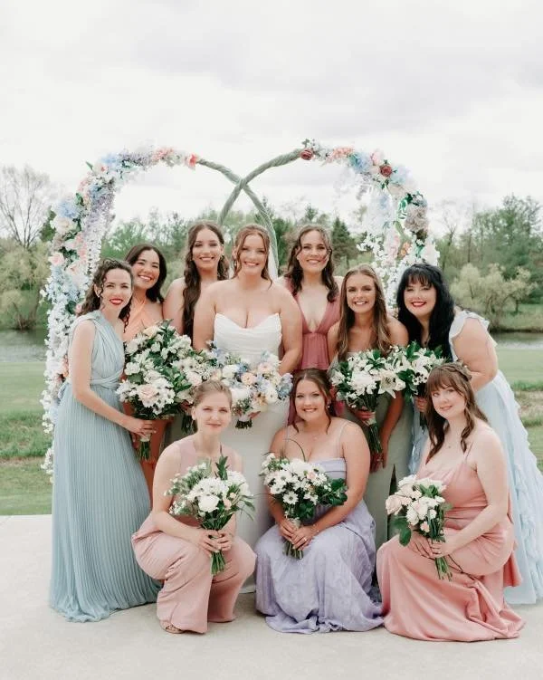 Soft, springtime romance, we are so here for it! 🌸Loving this bridal party inspo! 

📸: @photographybyerinb 

#EventVenue #WeddingVenue #Venuelnspiration #SpecialEvents #ElegantVenues