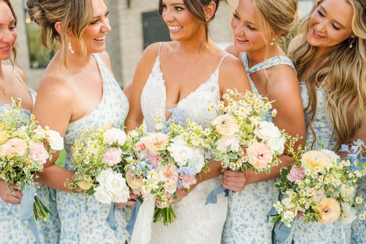 Pin it to your inspo board, we are loving these beautiful florals and colors! 💐

📸: @gabbymorganswainephotos 

#EventVenue #WeddingVenue #Venuelnspiration #SpecialEvents #ElegantVenues