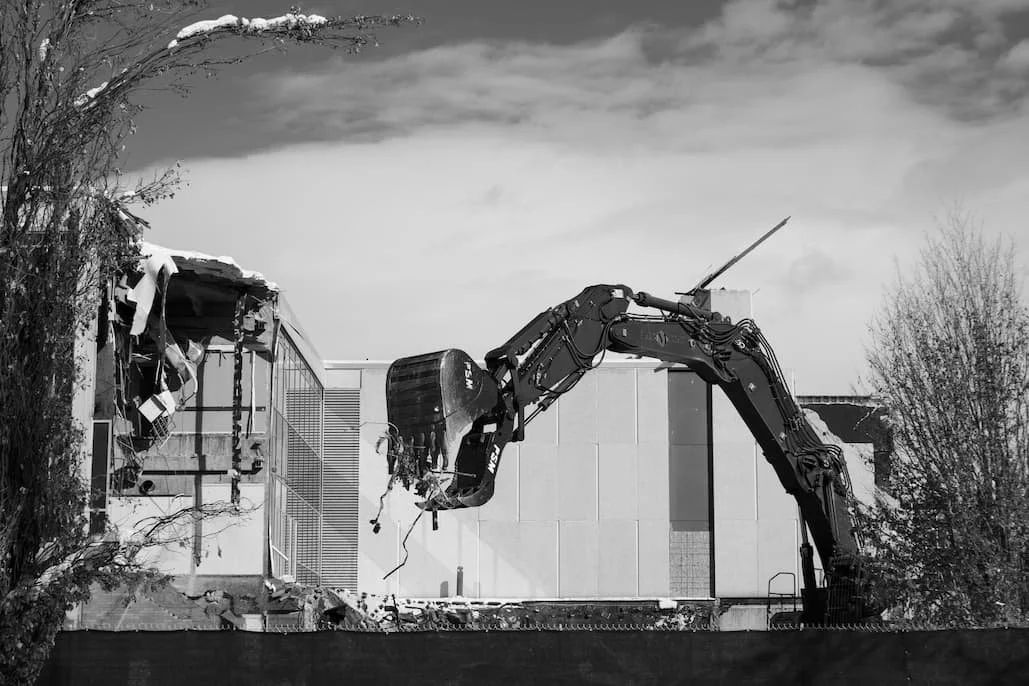 Steed demolition and decommissioning large scale industrial sites