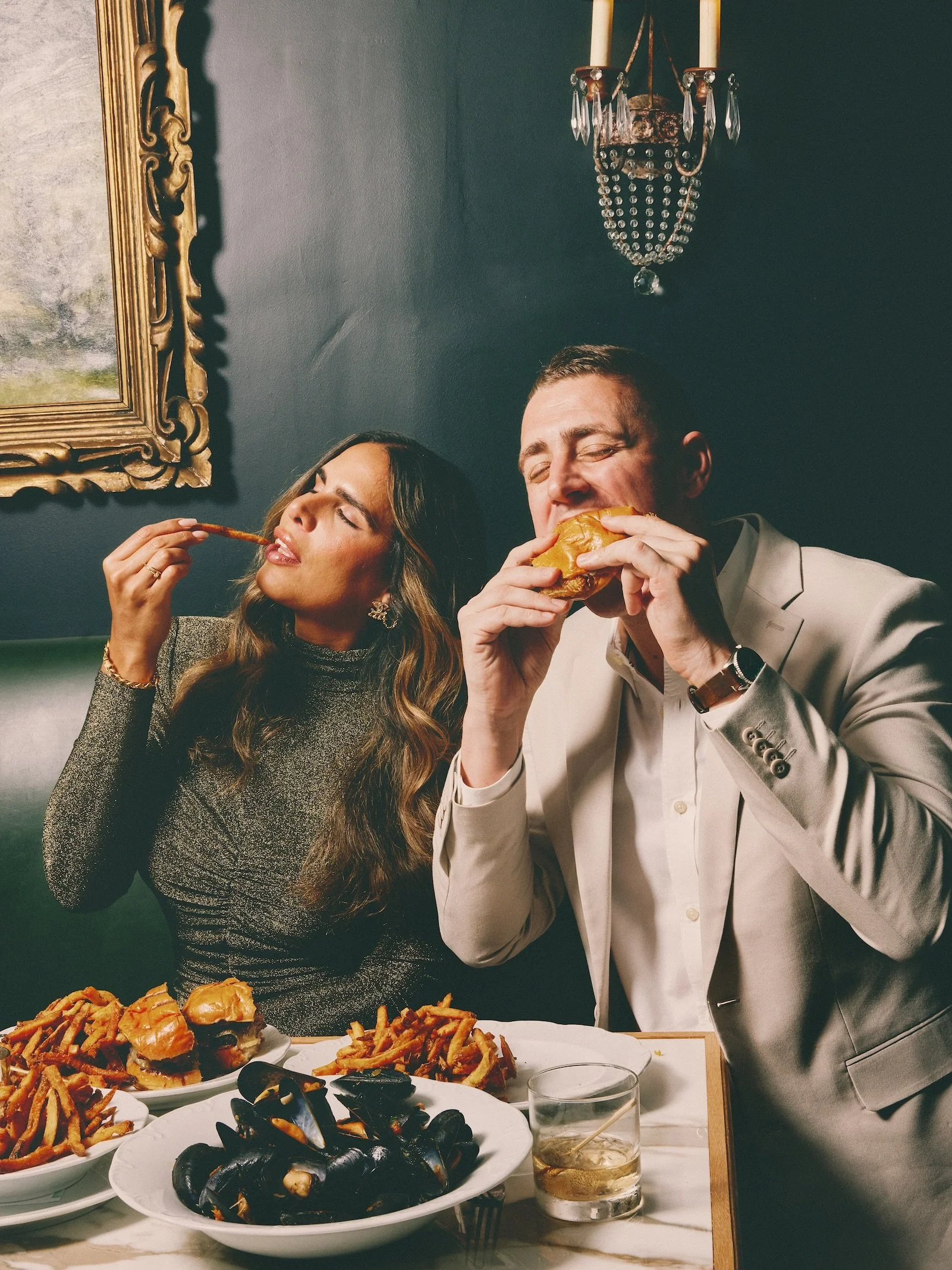 TMI Tavern Burger&mdash; Black angus beef, caramelized onions, applewood smoked bacon, gruyere, pommes frites. A comfort food staple, elevated and made to be devoured. 

Book the Tavern experience and make yourself at home at The Milton Inn.

@plaidp