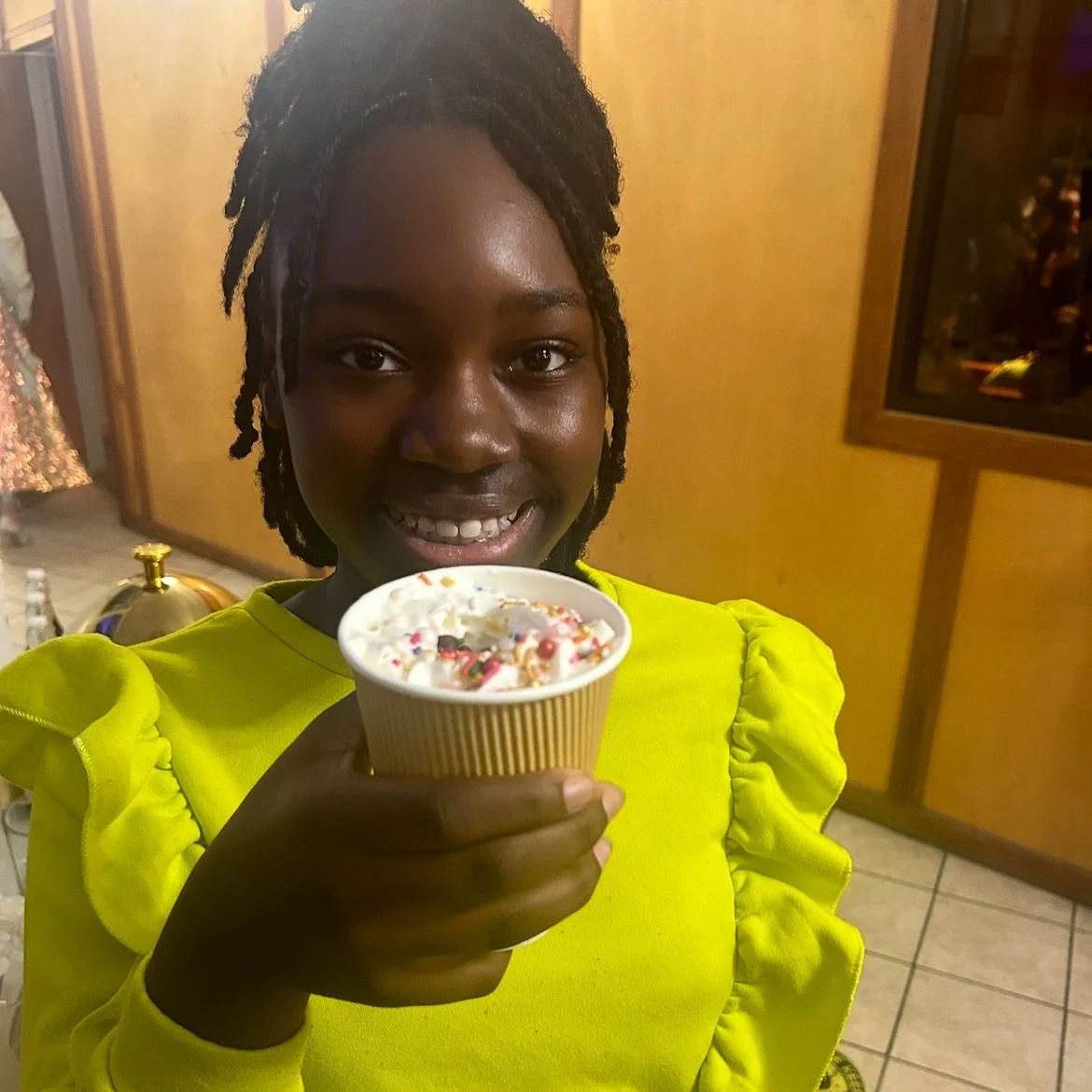 Having an event and want to add something fun? Message us about our Hot Choklit Bar ✨