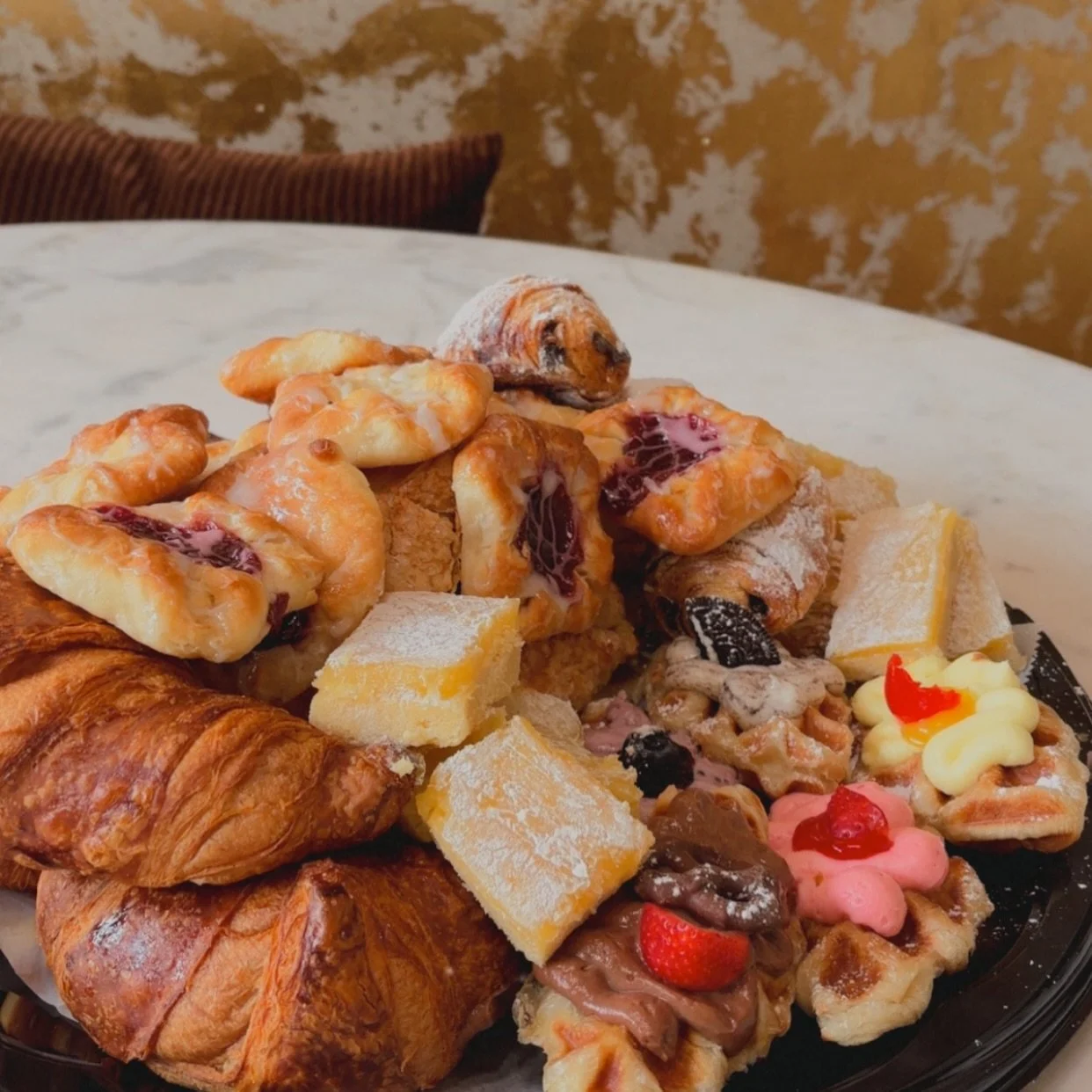 We&rsquo;re back and we hit the ground running bright &amp; early with a catering order. Thank you Townsend Family Dental for starting your day with us and supporting local 🫶🏾

#SunburyCoffeeBar #Hinesville #LocalBusiness #Catering #Pastries