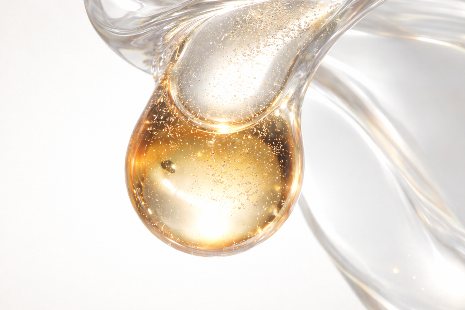 Nahaufnahme eines Tropfens Eigenblutplasma.