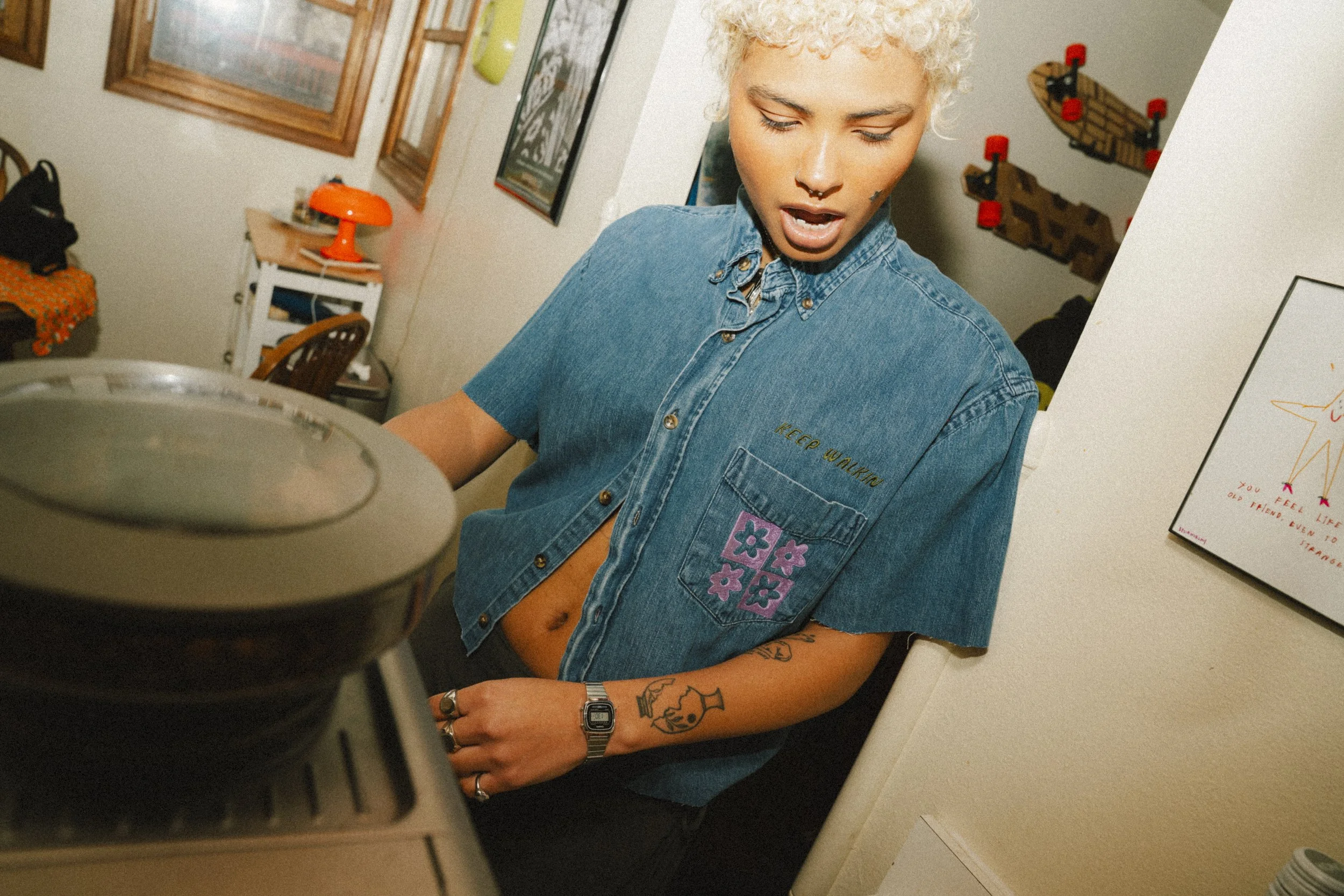 PLANT YOURSELF BUTTON DOWN