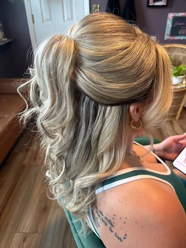volume-texture-pony-tail-half-up-salon-tn