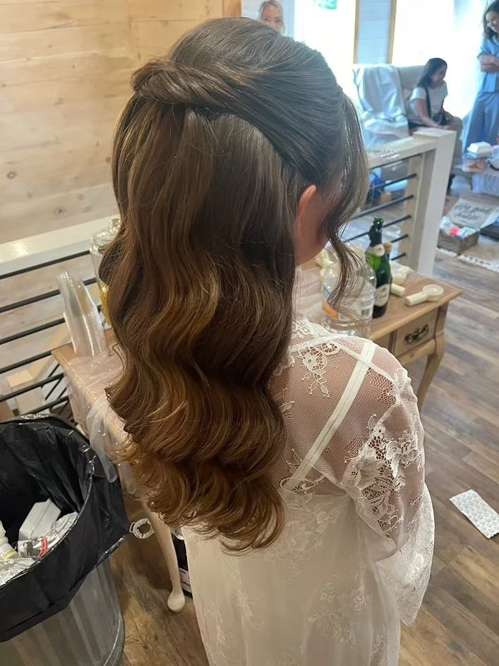 glam-wave-halfup-hairstyle-wedding-sayrah-barn-tn